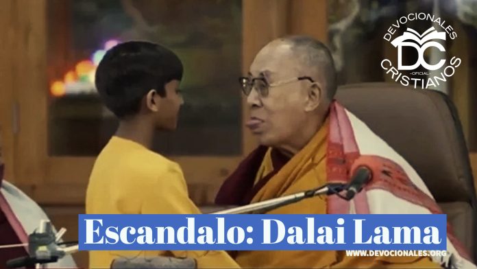 dalai-lama-sacando-la-lengua-para-niño